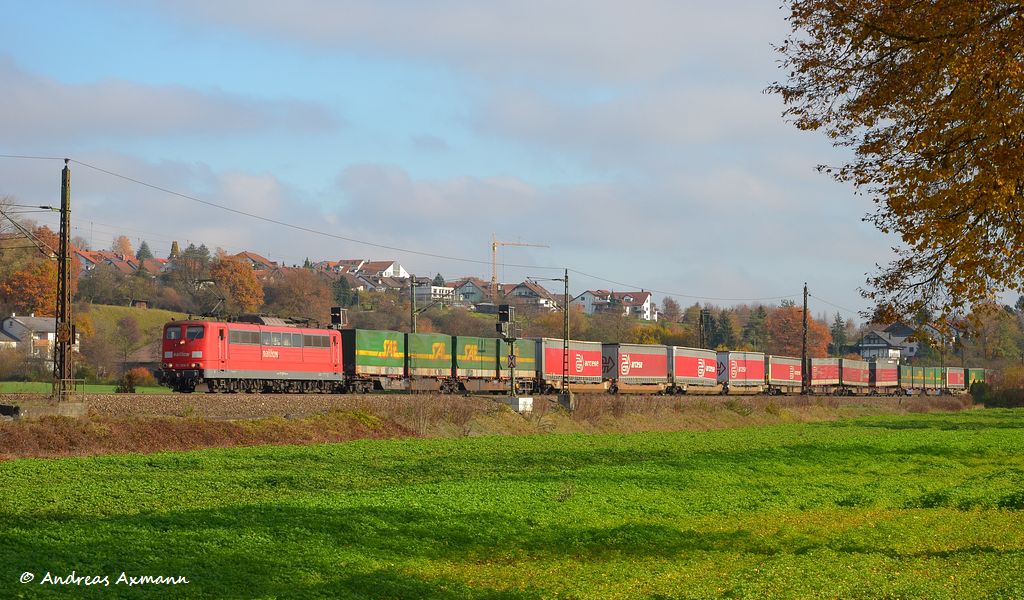 151 066 mit  SAE  +  arcese  KLV durch Ebersbach/Fils in Richtung Stuttgart/Kornwestheim. (10,11,2011)