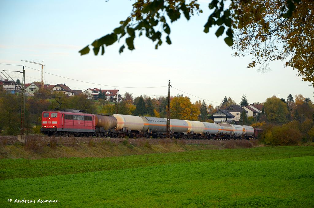 151 085 mit Gz in Richtung Stuttgart/Kornwestheim durch Ebersbach/Fils. (01,11,2011)