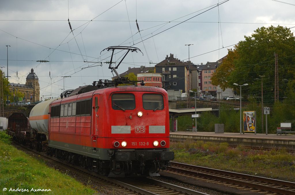 151 132 mit Gz durch Wuppertal-Steinbeck. (19,10,2011)