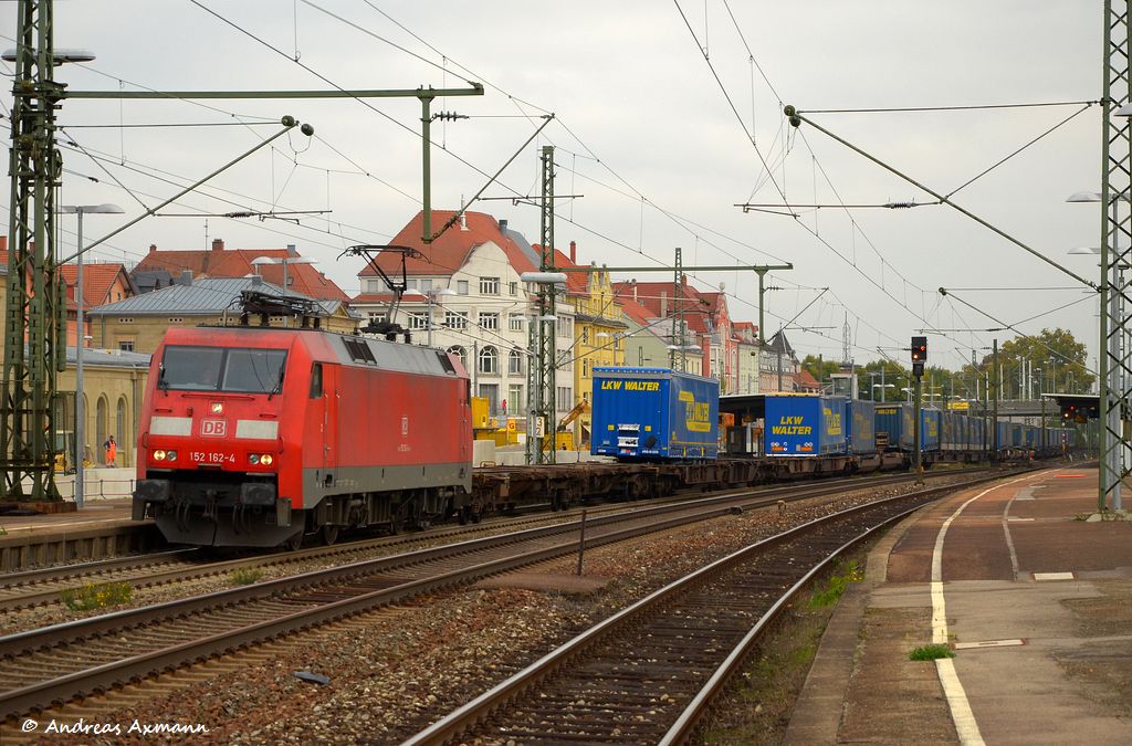 152 162 mit Lkw-Walter heute aus Richting Mnchen nach Stuttgart/Kornwestheim durch Esslingen am Neckar. (27,10,2011)