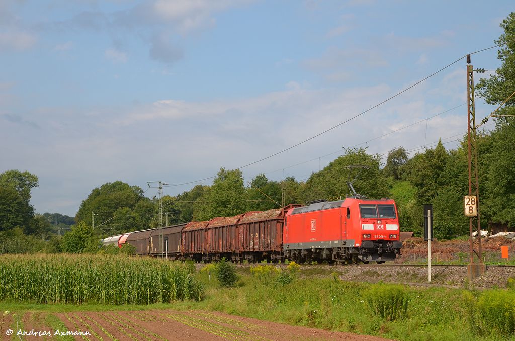 185 068 mit Gterzug durch Reichenbach/Fils in Richtung Mnchen. (03,08,2012)
