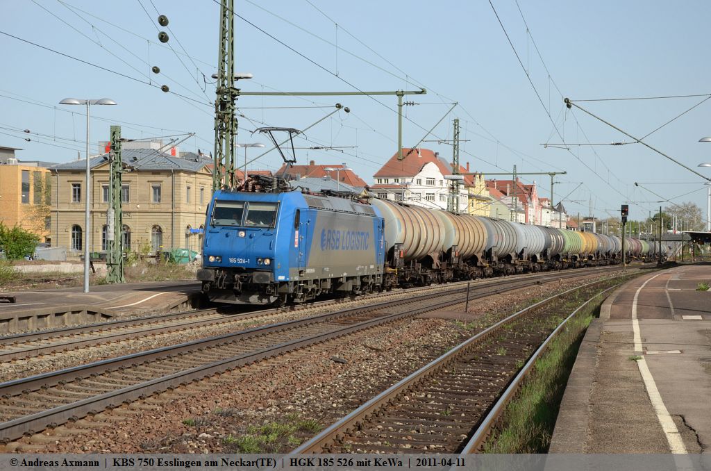 185 526 der HGK /RSB Logistic mit KeWa durch Esslingen am Neckar in Richtung Kornwestheim. (11,04,2011)