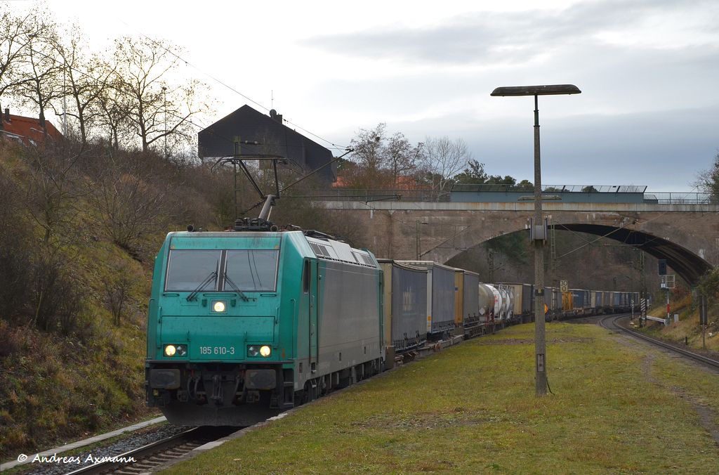 185 610 mit KLV durch Darmstadt-Sd in Richtung Heidelberg. (13,12,2011)