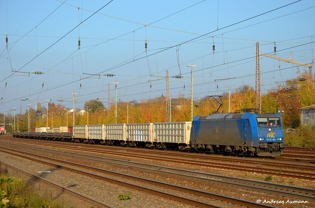 185-CL 004 der RAIL4CHEM hat an ihrem Gz angekuppelt und wartet jetzt auf den Abfahrtauftrag aus dem Gterbahnhof Dsseldorf-Rath. (11,11,2011)