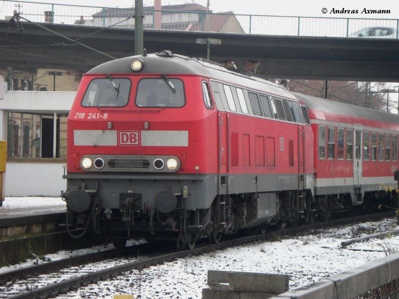 218 241-8 im Bhf Wendlingen/Neckar (17.12.2008)