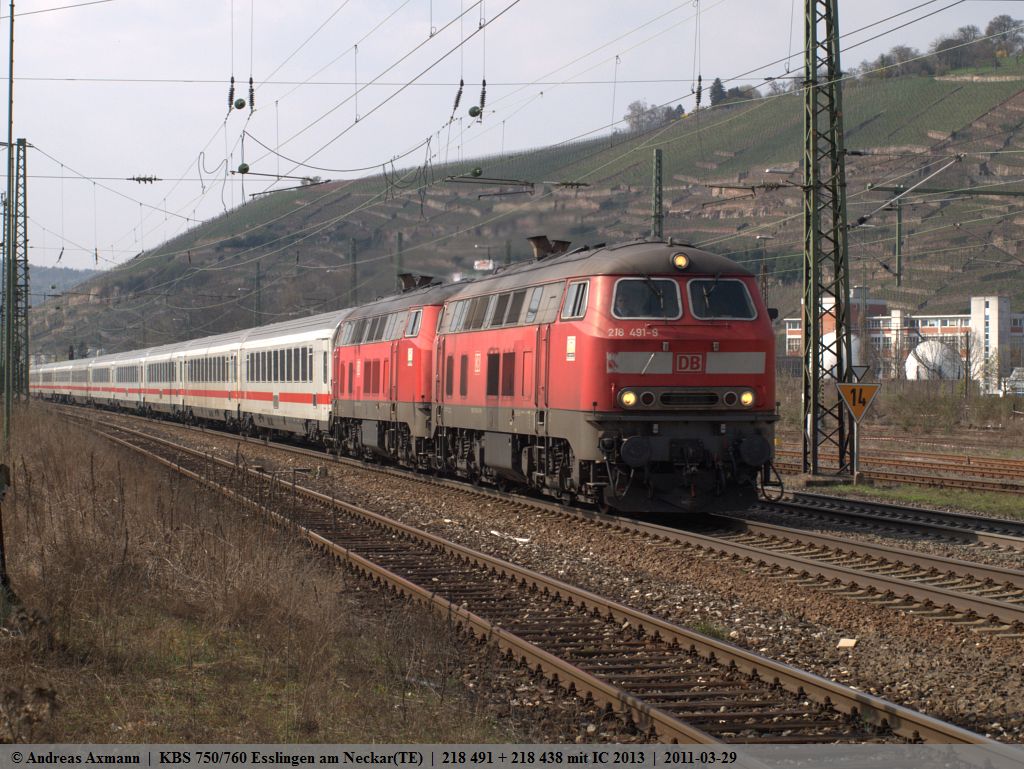 218 491 und 218 438 ziehen den IC 2013 durch Esslingen am Neckar in Richtung Ulm/Oberstdorf. (29,03,2011)
