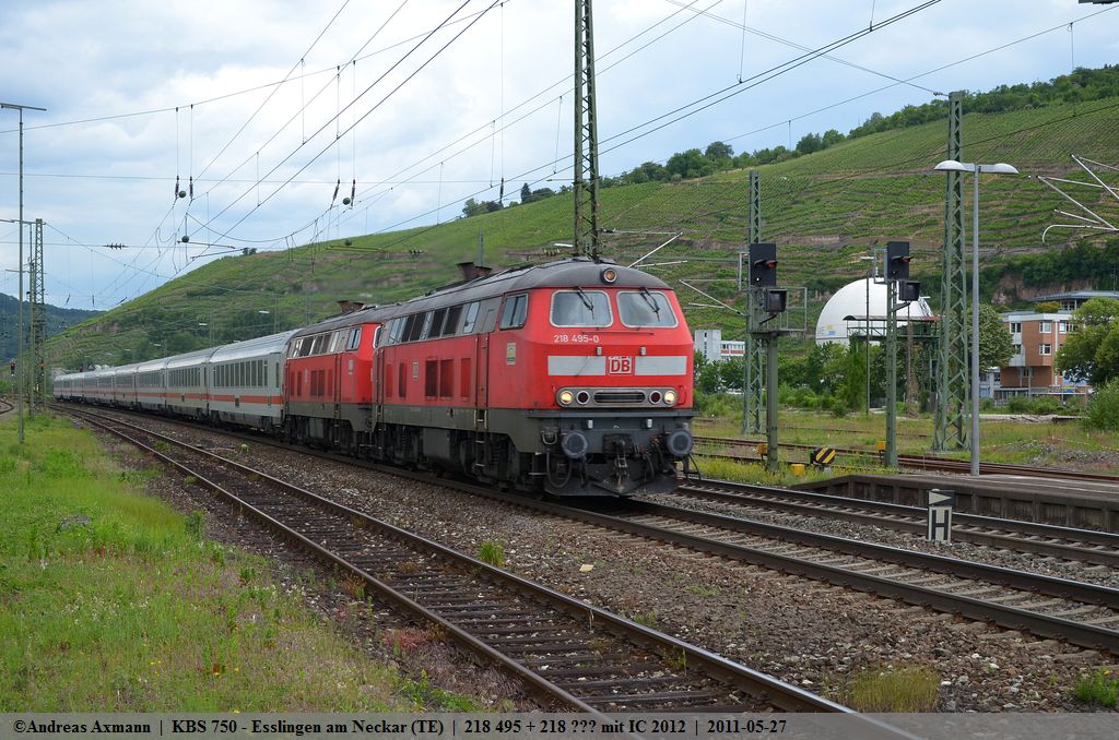 218 495 mit einer Schwesterlok als IC 2012 auf ihrer fahrt nach Oberstdorf durch Esslingen am Neckar. (27,05,2011)