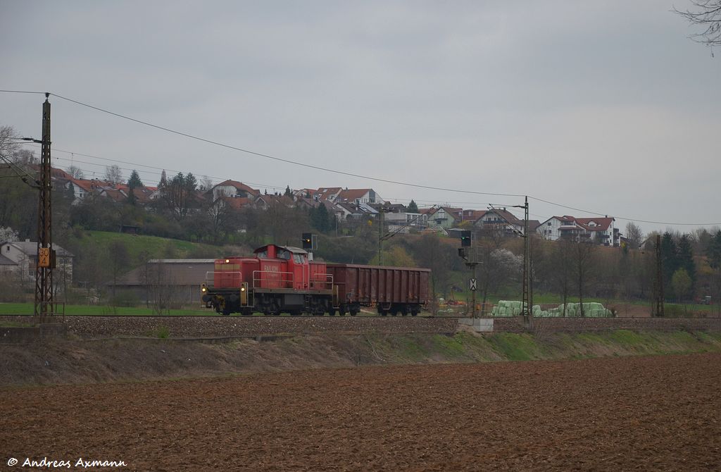 294 681 mit einzelnem Eanos durch Ebersbach/Fils nach Plochingen. (30,03,2012)