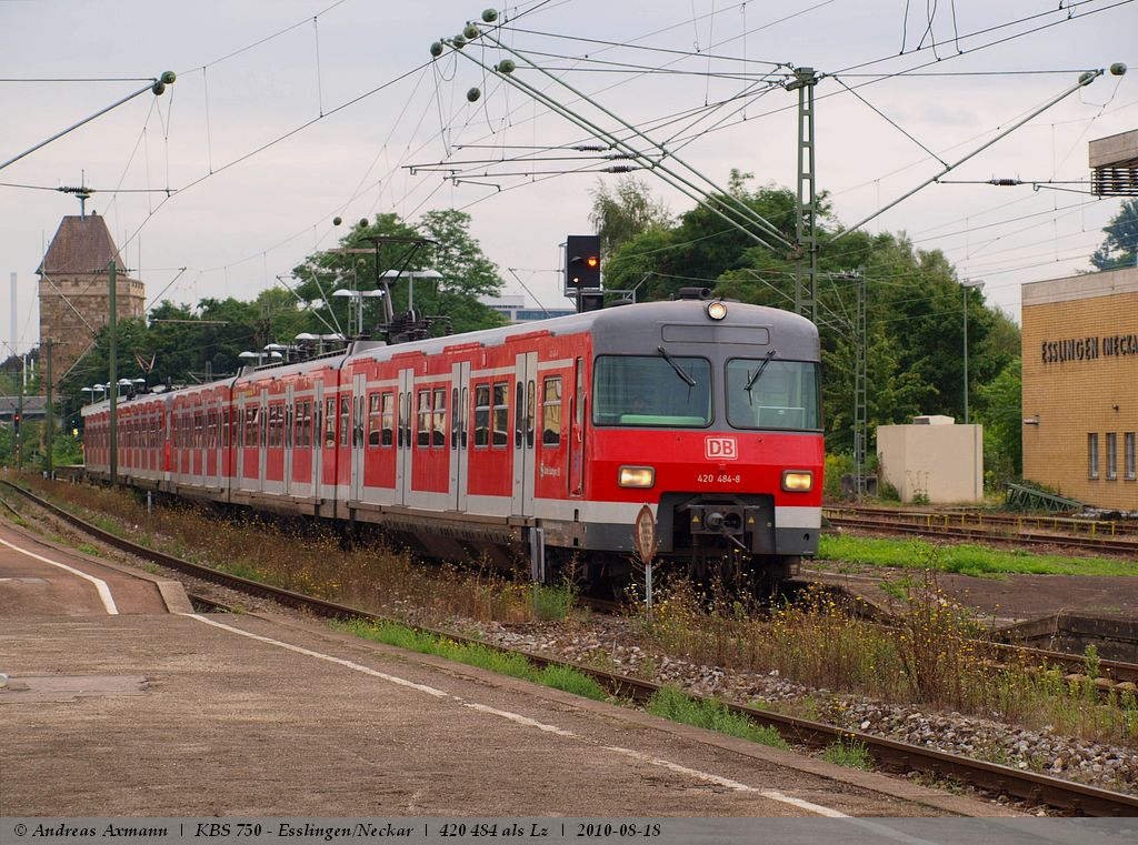420 484-8 mit 420 ? fhrt als Lz durch Esslingen/Neckar in Richtung Stuttgart. (18,08,2010)