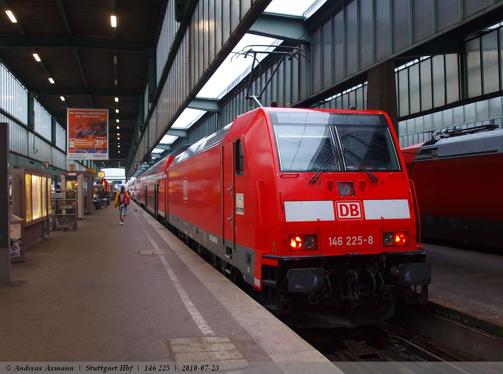 Abfahrt um 19:45 Uhr nach Heilbronn mit 146 225-8 als RB 91680 von Stuttgart Hbf. (23,07,2010)