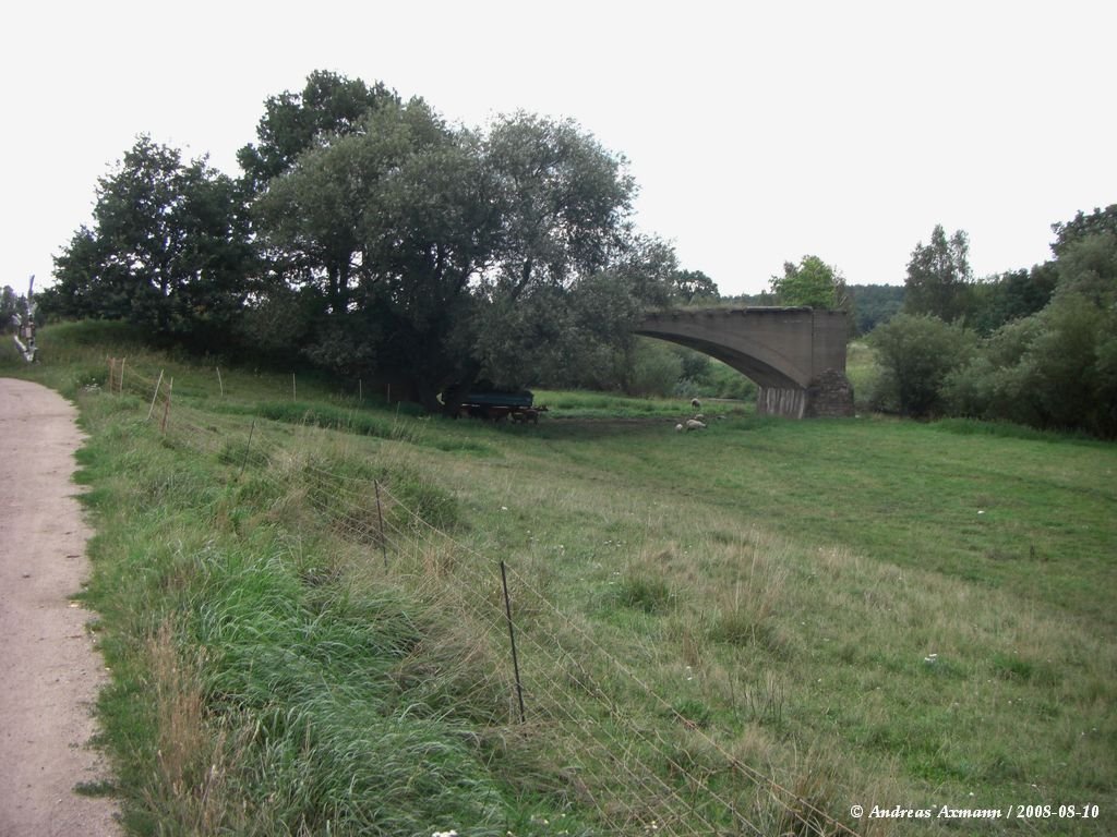 Ehemalige Brcke ber die Neie in Zentendorf, sie wurde gesprengt und nicht wieder Aufgebaut. (11.08.2008)