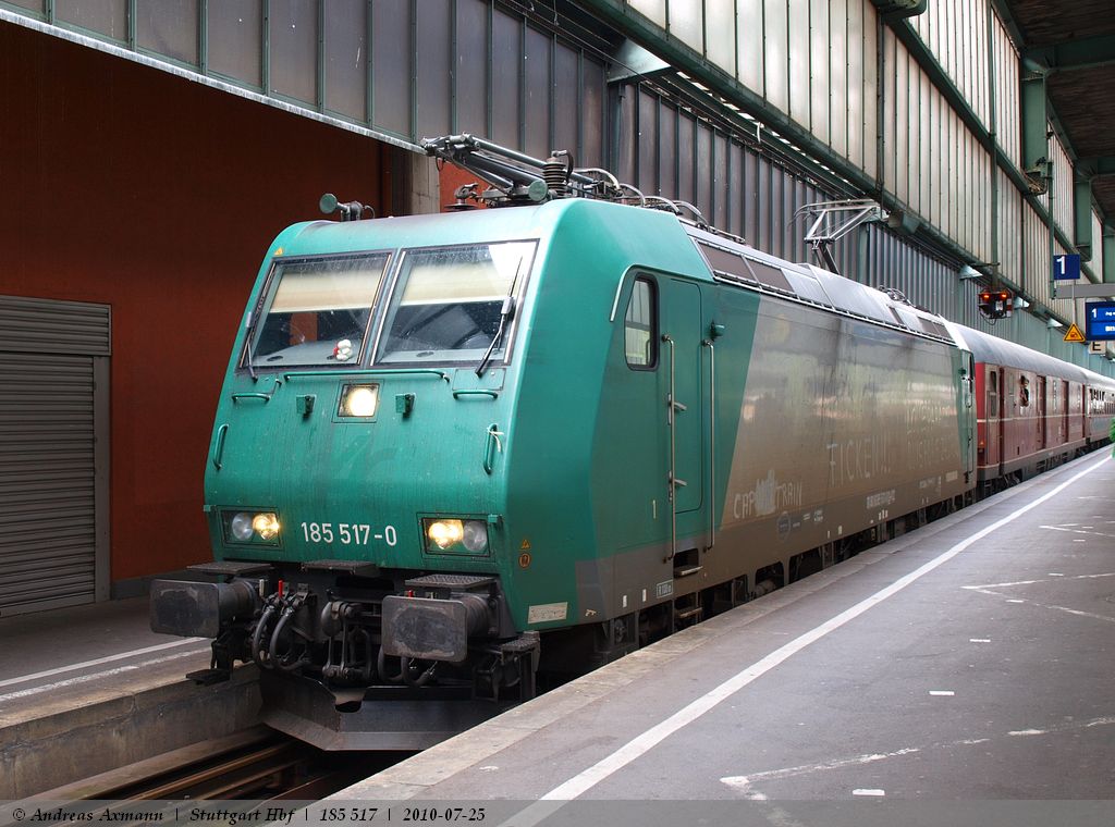 Einfahrt des letzten Lovetrain Sonderzug SdZ ? mit 91 80 6185 517-0 D-VC aus Duisburg auf Gleis 1 im Hbf Stuttgart pnktlich um 18:26 Uhr (mit lauter Techno Musik). (25,07,2010)
