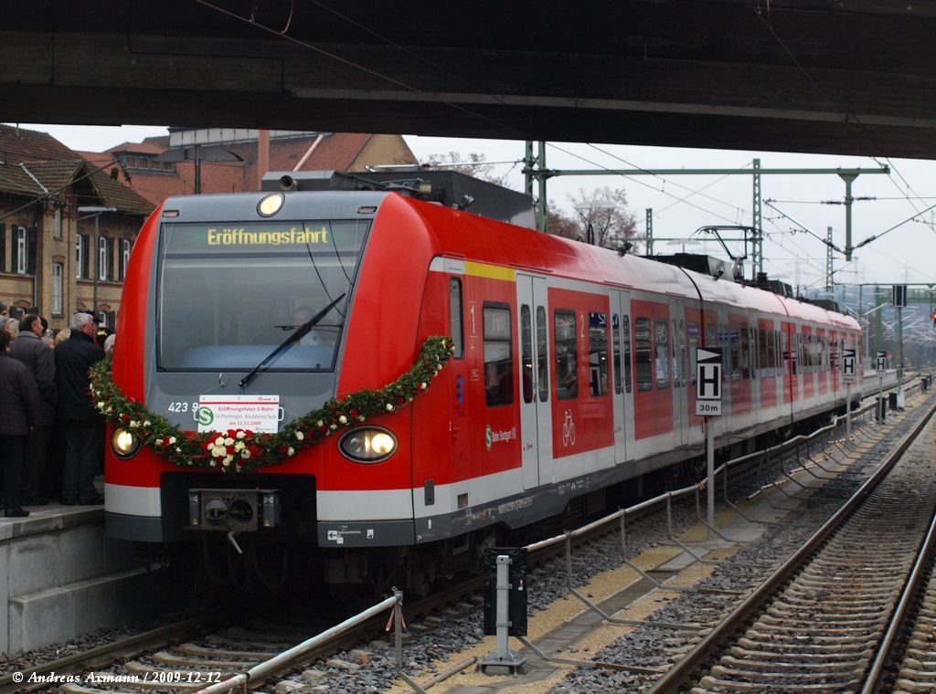 Erffnungszug 423 961 in Wendlingen/N. (12.12.2009)