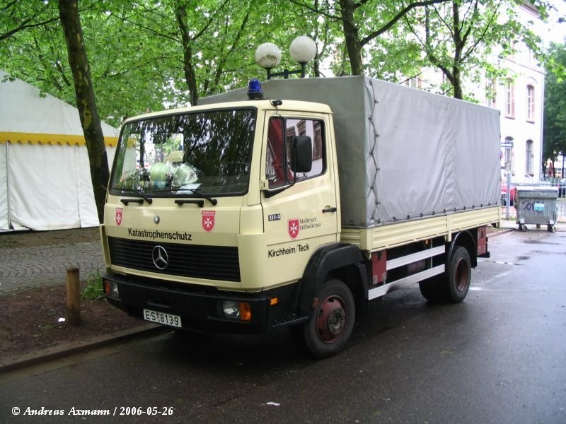 Fahrzeug-Typ: MB 814D, Einsatzart: LKW Katsch.-Bund, Standort: Sanittswache Kirchheim/Teck, Im Einsatz seit 1990. (26.05.2006)