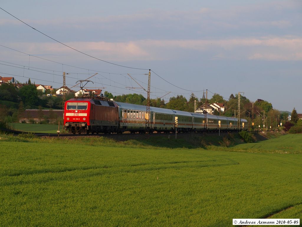 IC 2267 mit 120 108-6 von [Karlsruhe] Stuttgart nach Mnchen bei Ebersbach/Fils unterwegs. (08,05,2010)