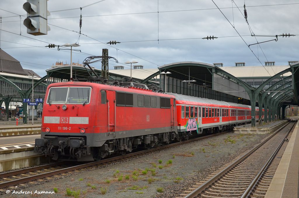 In Darmstadt Hbf eingefahrene 111 196 mit RB 15720 nach Wiesbaden Hbf . (13,12,2011)