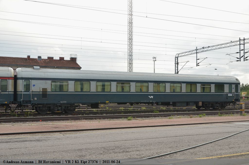 In Rovaniemi abgestellt Express-Zug-Wagen 2.Kl. Eipt 27376. (24,06,2011)