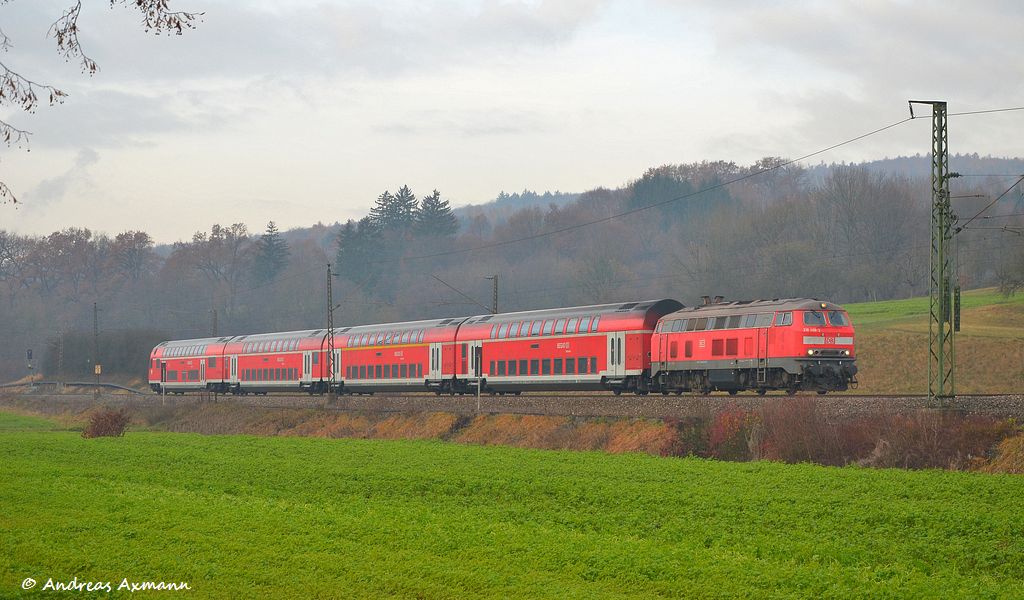 IRE 4225 mit 218 408 auf ihrem Weg nach Ulm/Lindau bei Ebersbach/Fils. (26,11,2011)