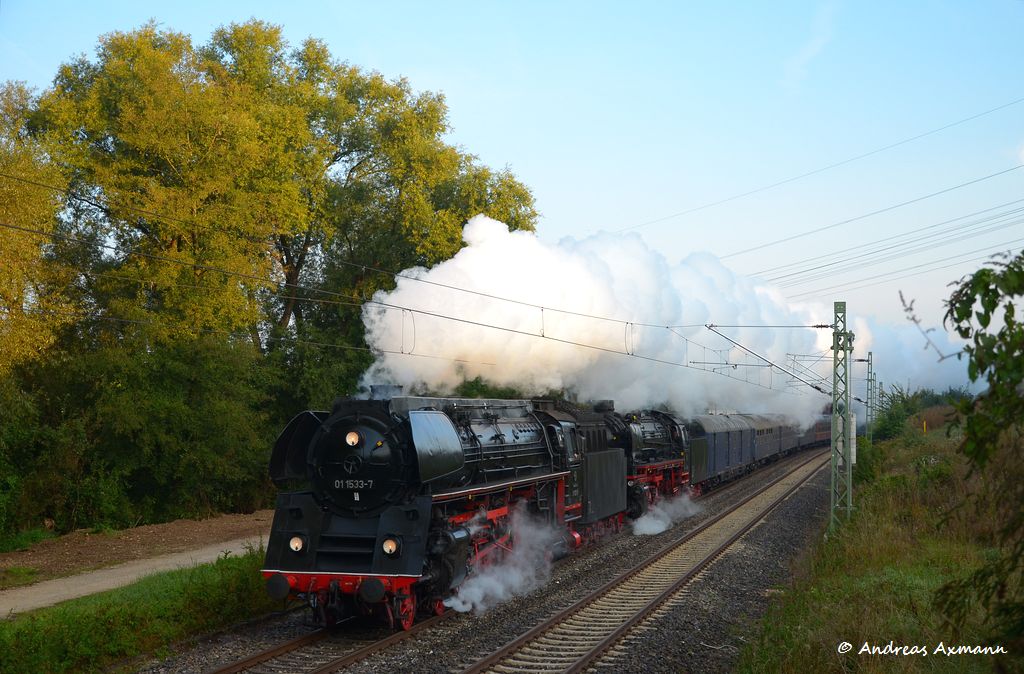 Morgens 8:07 Uhr Oberboihingen, der IGE Sonderzug mit 01 533 und 41 018 auf dem Weg von Stuttgart nach Tbingen. (24,09,2011)