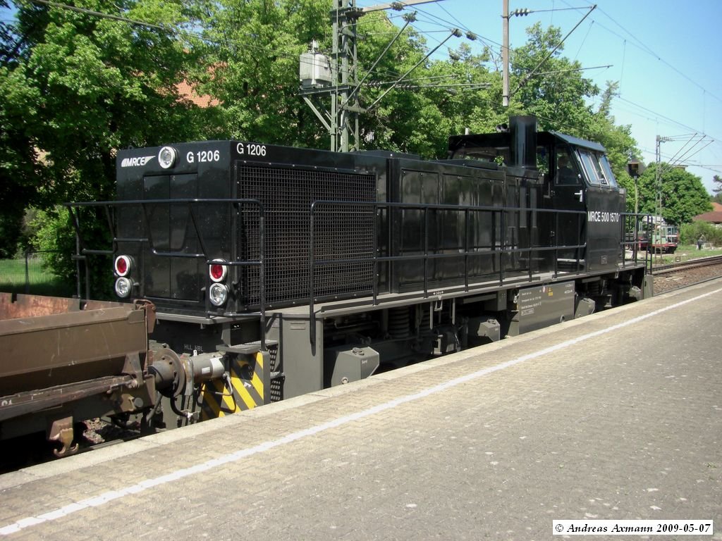 MRCE-Lok G1206 5001570 beim Rangieren mit einem Bauzug fr die neue S-Bahnstrecke nach Kirchheim/Teck im Bahnhof Wendlingen.(07.05.09) 