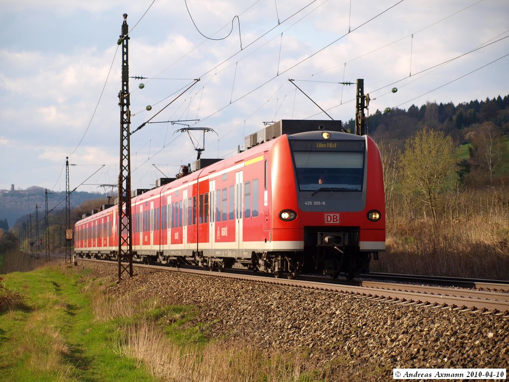 Nach einer halben Stunde auf den nchsten Zug, ist selbst ein ET 425 eine Bereicherung. Hier auf dem Weg von Stuttgart nach Ulm. (10,04,2010)