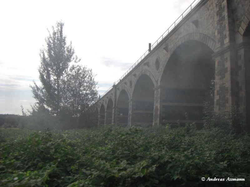 Neißebrücke gebaut für die Zittau-Reichenberger Schmalspurbahn, dann Stillgelegt, abgebaut und als Normalspur wiedereröffnet. Heute Kursbuchstrecke: DB: 235, 235.1, 237.2 C(D: 089, Streckennummer: 6214, Dresden - Liberec (09.08.2008).