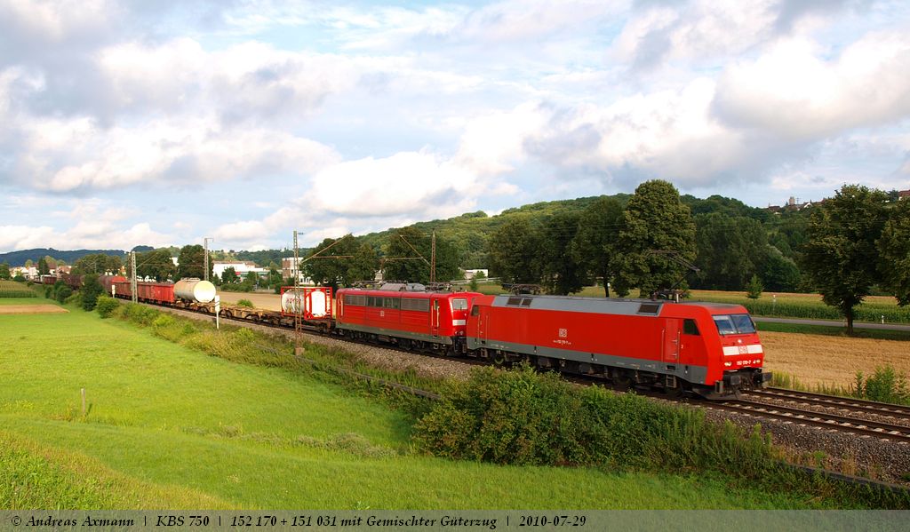 Ohne groe Schwierigkeit fahren 152 170 und 151 031 mit einem Gemischten Gterwagenzug in Richtung Stuttgart. (29,07,2010)
