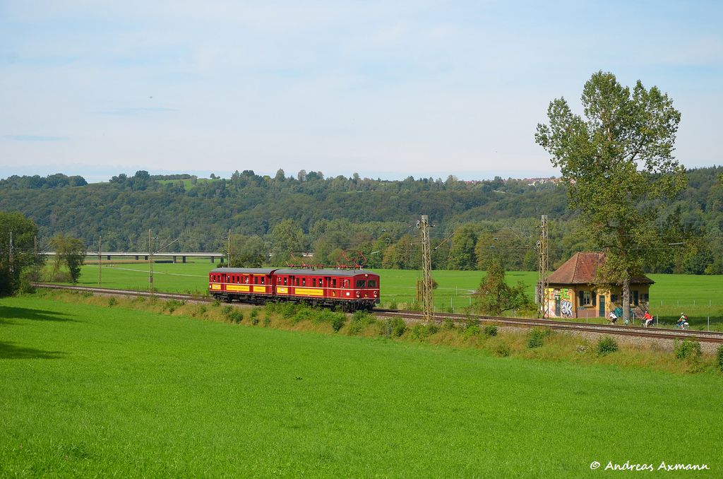 Pendelfahrten anlsslich 150 Jahre Bahnstrecke Reutlingen - Rottenburg. Nchster Halt Kirchentellinsfurt. (11,09,2011)