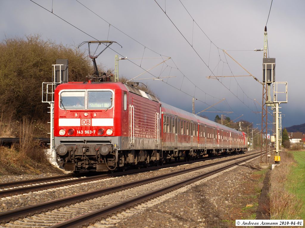 RE 19354 mit 143 963-7 von Geislingen(Steige) nach Plochingen. (01,04,2010)