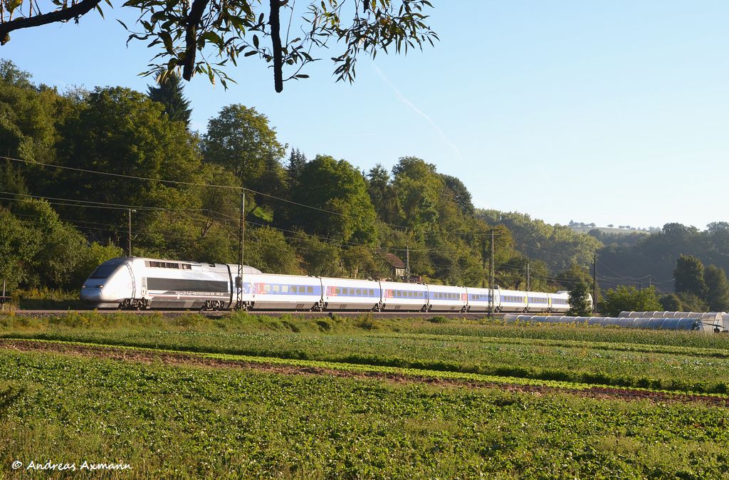 TGV POS 4402 (V150) als TGV 9576 durch Ebersbach/Fils in Richtung Stuttgart/Paris Est. (09.09.2011)
