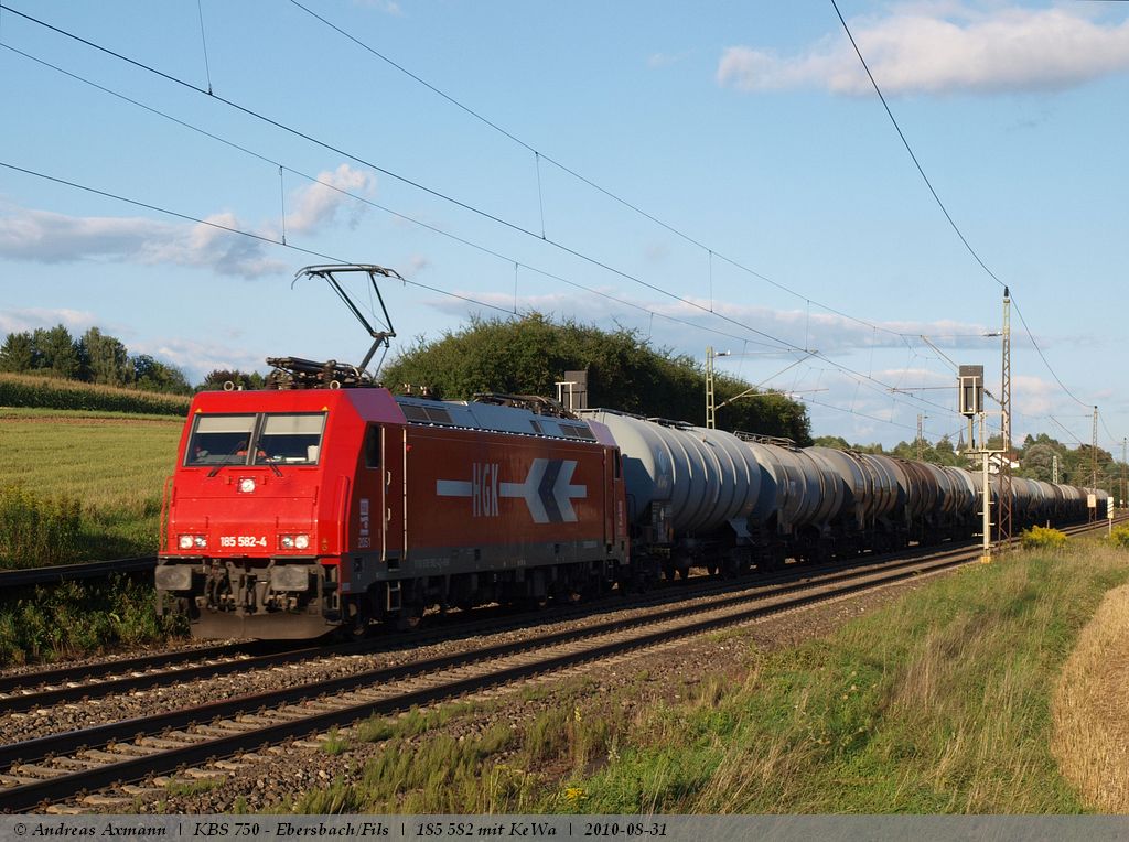 Um 18:42 Uhr fhrt  die HGK-Lok 185 582-4 den Kesselwagen-Zug zwischen Ebersbach und Reichenbach in Richtung Stuttgart. (30,08,2010)