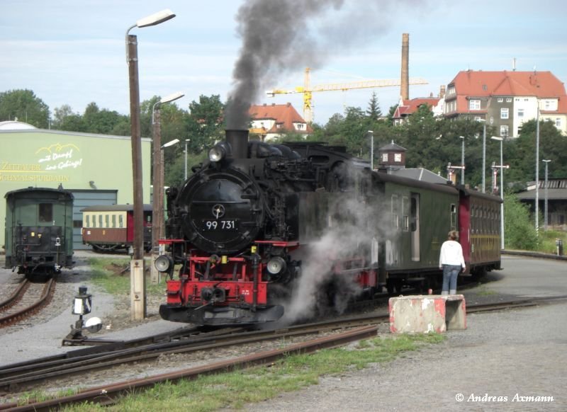 Vom Lok-schuppen in Zittau kommend ist 99 731 bereitgestellt und herausgeputzt für die nächste Fahrt Richtung Bertsdorf worden (09.08.2008).