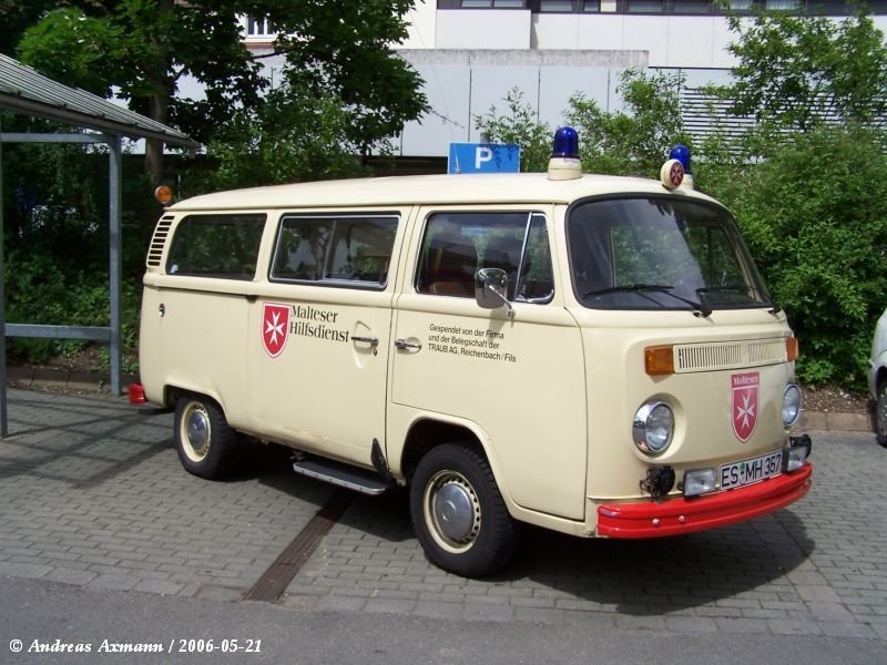 VW T2 Krankentransportwagen der Malteser Kirchheim/Teck. 
Stadioniert in Plochingen im Einsatz seit 1979 und gespendet von der Belegschaft und Fa. TRAUB AG Reichenbach/Fils. (21.05.2006)