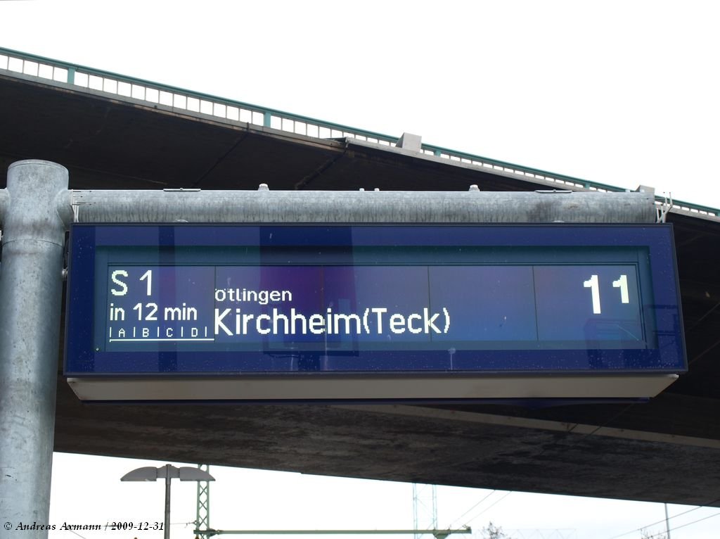 Zugzielanzeige fr die S1 nach Kirchheim unter Teck. (31.12.2009)
