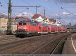 BR 218 mit Zugen/130536/als-sandwich-bringen-218-410-und Als Sandwich bringen 218 410 und 218 ? ihren IRE 4244 von Ulm nach Stuttgart beider durchfahrt Esslingen/Neckar. (01,04,2011)