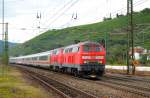 BR 218 mit Zugen/154366/ic-2013-mit-218-390-und IC 2013 mit 218 390 und 218 457 durch Esslingen am Neckar nach Oberstdorf. (15,08,2011)