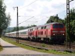 218 487 und 218 494 ziehen IC 2013 aus Stuttgart kommend an Plochingen vorbei nach Oberstdorf.