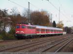 110 508-9 bringt ihre RB 19338 von Geislingen/Steige bei ihrer durchfahrt durch Oberesslingen nach Stuttgart. (09,11,2010)