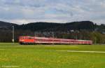 111 163 mit RE 19431 bei Urbach auf seiner fahrt nach Aalen. (23,04,2012)