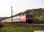 BR 120 mit Zugen/66239/ic2267-mit-120-145-8-faehrt-an IC2267 mit 120 145-8 fährt an Kuchen vorbei  nach München. (26,04,2010)