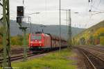 185 172 fhrt mit aus Kohle beladenen Fals-Wagenzug langsam durch Esslingen am Neckar mit Ziel Plochingen/Altbach EnBW Kohlekraftwerk. (27,10,2011)