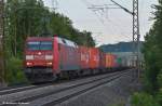 152 109 mit Container in Richtung Stuttgart/Kornwestheim durch Uhingen.
