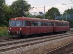Bei den Mrklin-Tagen in Gppingen, der Schienenbus des Bayerischen Eisenbahnmuseums fhrt mit vollbesetzten wagen zu Pendelfahrt ab. (20.09.2009)