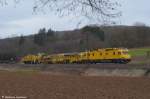 203 306 mit weiteren Fahrzeugen der Netz Instandhaltung [Loreley Blitz 711 206] durch Ebersbach/Fils in Richtung Stuttgart. (18,03,2012)