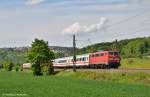 kbs-750-filsbahn/198382/111-147-mit-ic-2013-von 111 147 mit IC 2013 von Stuttgart Hbf nach Ulm Hbf bei Uhingen. (20,05,2012)
