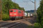 151 136 mit Container durch Uhingen in Richtung Stuttgart/Kornwestheim. (08,08,2012)