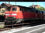 218 166/59781/rb13953-mit-218-166-7-nach-oberlenningen RB13953 mit 218 166-7 nach Oberlenningen steht zur abfahrt bereit. (17.06.2009)